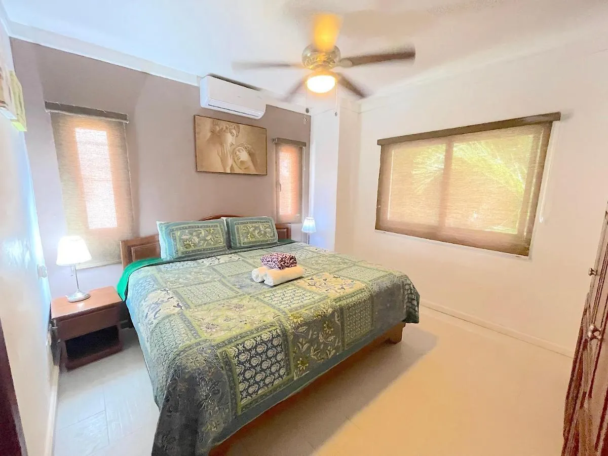 Hotel Beach Villas Los Corales Wifi & Bbq Beach Club Punta Cana 5*,